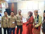 Mimi-Lutmia-Prof-Sufian-mendaftarkan-di-KPU-Inhil.jpg
