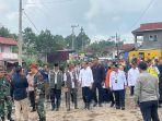 Momen-Presiden-Jokowi-dan-Ibu-IRiana-mengunjungi-Bukik-Batabuah.jpg