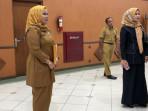 Nalladia-Ayu-Rokan-usai-keluar-dari-ruang-Wakil-Ketua-DPRD-Riau.jpg