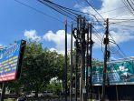 Nyaris_Sepanjang_Jalan_di_Pekanbaru_Kabel_FO_Semrawut_yang_Punya_Izin_Cuma_Dua_Operator.jpg