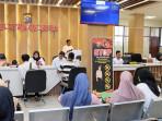 Pemohon_SKCK_dari_Kalangan_Calon_PPPK_di_Polda_Riau_Masih_Tinggi__Hari_Ini_Lebih_dari_300_Orang.jpg