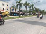 Pengendara-melaju-di-Jalan-Lintas-Timur-Pangkalan-Kerinci-Pelalawan.jpg