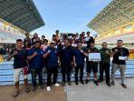 Pengurus-Aquatic-Pekanbaru-usai-salurkan-uang-saku.jpg