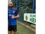 Penyerang-asal-Brasil-Cristian-menjalani-latihan-di-Lapangan-Pancoran-Soccer-Field.jpg