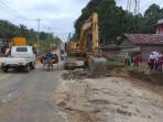 Perbaikan-jalan-lintas-Rantau-Berangin-Rokan-Hulu.jpg