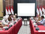 Pertemuan_Pansus_Penyertaan_Modal_BPR_DPRD_Pekanbaru_dengan_OJK_Riau.jpg