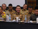 Pj-Wako-Pekanbaru-Risnandar-Mahiwa-hadir-dalam-rapat-pleno-pengundian.jpg