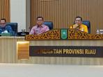 Plt_Gubenur_Riau_SF_Hariyanto_saat_memberikan_keterangan_pers_06112025.jpg
