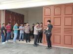 Polisi-mendatangi-Rumah-Mewah-di-Bengkalis-yang-disantroniperampok.jpg