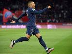 Poster-Kylian-Mbappe-Dicopot-dari-Stadion-PSG-Klub-Juga-Tarik-Penjualan-Jersey-Mbappe-Pertanda-Apa.jpg