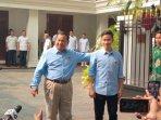 Prabowo-Subianto-dan-Gibran-Rakabuming-Raka-kemeja-biru.jpg