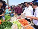 Presiden_Jokowi_saat_mendatangi_Pasar_Senggol_Kota_Dumai.jpg