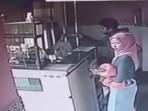 Rekaman-CCTV-wanita-hamil-Anti-Puspita-Sari.jpg