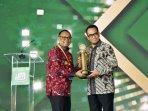 Riau-Terima-Penghargaan-Wahana-Tata-Nugraha-2024.jpg