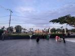 Seorang-anak-bersepeda-di-kawasan-kota-pusaka-Istana-Siak.jpg