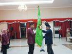 Serah-bendera-tinju-Riau.jpg