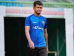 Striker-PSPS-Pekanbaru-Ilham-Fathoni-latihan-sebelum-lawan-Garudayaksa.jpg