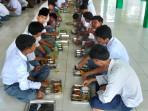 Suasana-makan-siang-di-SMAN-2-Siak.jpg