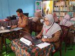 Suasana-ruang-operator-PPDB-di-SDN-110-Pekanbaru.jpg