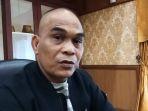 Teks-foto-Ketua-DPRD-Riau-Kaderismanto.jpg