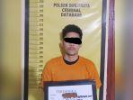 Tersangka-MF-yang-diamankan-pihak-Polsek-Bukit-Raya-memiliki-pil-ekstasi.jpg