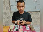 Tersangka-kasus-Narkotika-inisial-AA-berada-di-ruang-penyidik-Polres-Siak.jpg