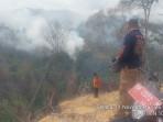 Tim-BPBD-Rohul-saat-meninjau-titik-api-di-Pegunungan-Bukit-Barisan.jpg
