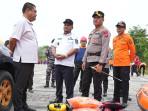 Wabup-Siak-dan-Kapolres-cek-perlengkapan-banjir.jpg