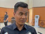 Wakil-Ketua-DPRD-Riau-Budiman-Lubis-saat-memberi-keterangan-kepada-awak-media.jpg