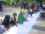 Warga_Tualang_Gelar_Aksi_Damai_Tolak_PSU_Jilid_2_Pilkada_Siak_Bubuhkan_Tandatangan_dengan_Darah.jpg