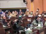 aat-rapat-paripurna-muncul-usulan-buat-mosi-tak-percaya-kepada-pimpinan-dprd-pekanbaru.jpg