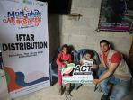 act-bagikan-500-paket-berbuka-puasa-untuk-palestina.jpg
