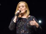 adele-menyanyi-dalam-konsernya_20160928_160618.jpg