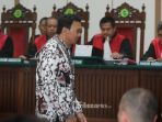 ahok-bersama-kuasa-hukumnya-mengikuti-sidang_20170216_072532.jpg