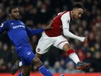 aksi-pemain-arsenal-pierre-emerick-aubameyang-pada-pertandingan-kontra-everton_20180204_073600.jpg
