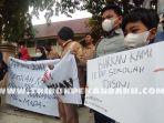aksi-protes-di-sdn-01-pekanbaru.jpg