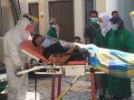 ambulans-jemput-pasien-isoman-polda-riau-kerahkan-220-personel-kawal-penjemputan-pasien-covid-19.jpg