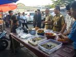 andi-rachman-beli-gorengan-dan-cendol_20170621_001118.jpg