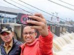 anies-baswedan-selfie-dengan-bima-arya.jpg