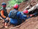 asad-korban-yang-tertimbun-tanah-longsor-di-Jalan-Raya-Cipanas-Puncak.jpg