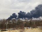 asap-mengepul-dari-lingkungan-pidzamche-setelah-ledakan-terdengar-di-kota-lviv.jpg