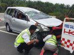 avanza-tabrak-median-jalan-di-tol-pekanbaru-dumai.jpg