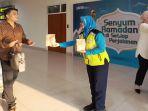 bandara-ssk-bagi-takjil.jpg