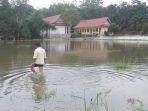 banjir-dusun-sungai-medang-pangkalan-bunut-pelalawan.jpg