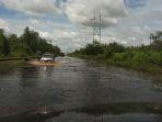 banjir-siak-ke-arah-pelabuhan-buton.jpg