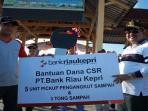 bank-riau-kepri-menyerahkan-lima-unit-pick-up_20160417_123105.jpg