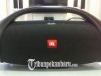 basah-atau-terendam-air-tetap-bisa-berbunyi-speaker-portable-jbl-boombox.jpg