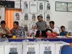 bawaslu-riau-memverifikasi-formulir-c1-yang-berasal-dari-seluruh-tps-di-riau.jpg