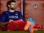 bek-tengah-barcelona-gerard-pique-galau.jpg