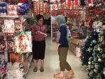 berburu-pernak-pernik-natal.jpg